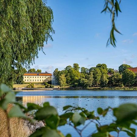 Charming Apartment In A Red House In Stockholm Bagian luar foto