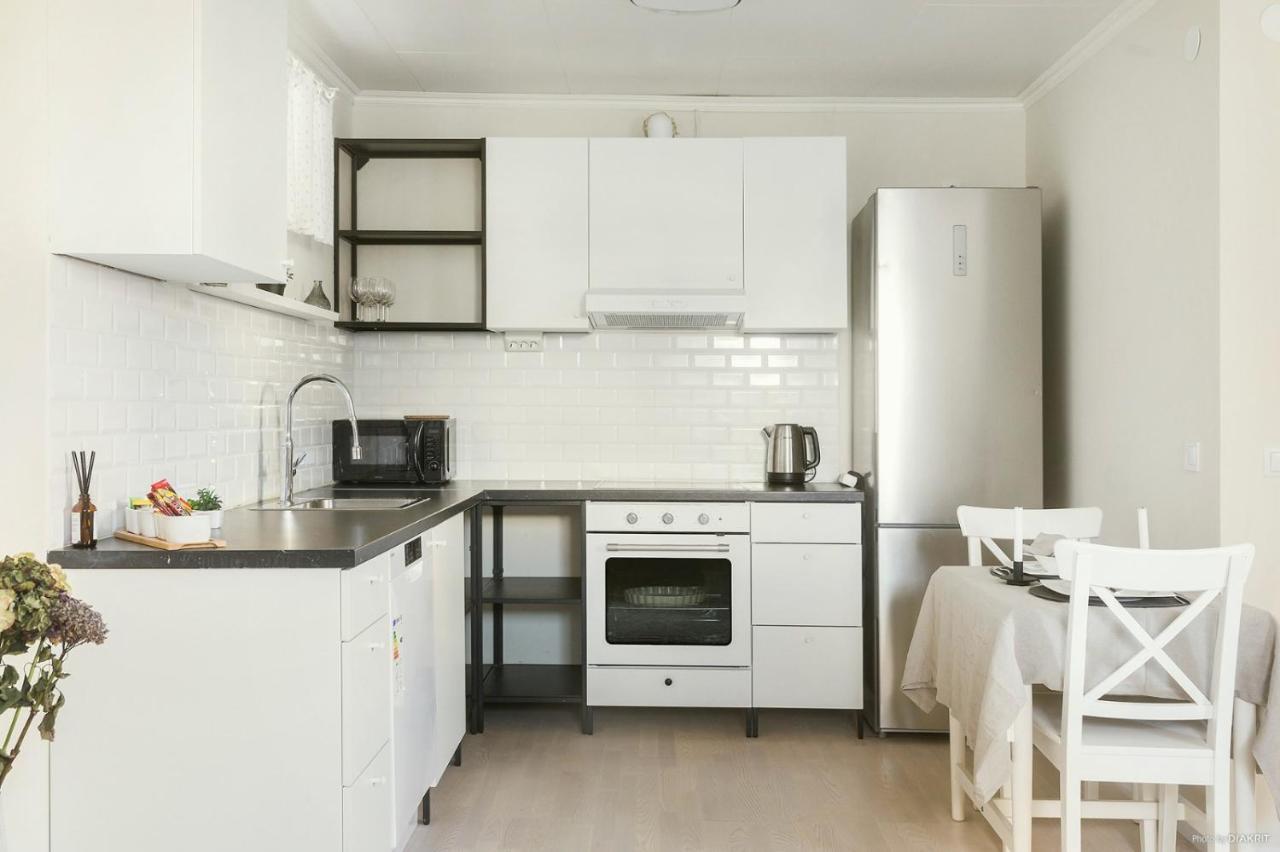 Charming Apartment In A Red House In Stockholm Bagian luar foto