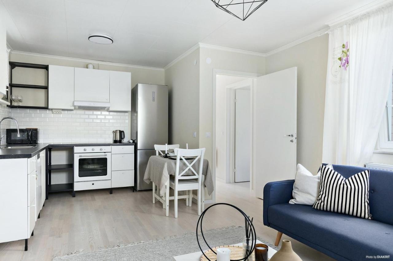 Charming Apartment In A Red House In Stockholm Bagian luar foto