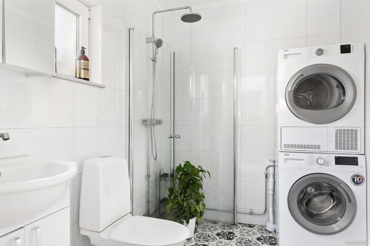 Charming Apartment In A Red House In Stockholm Bagian luar foto