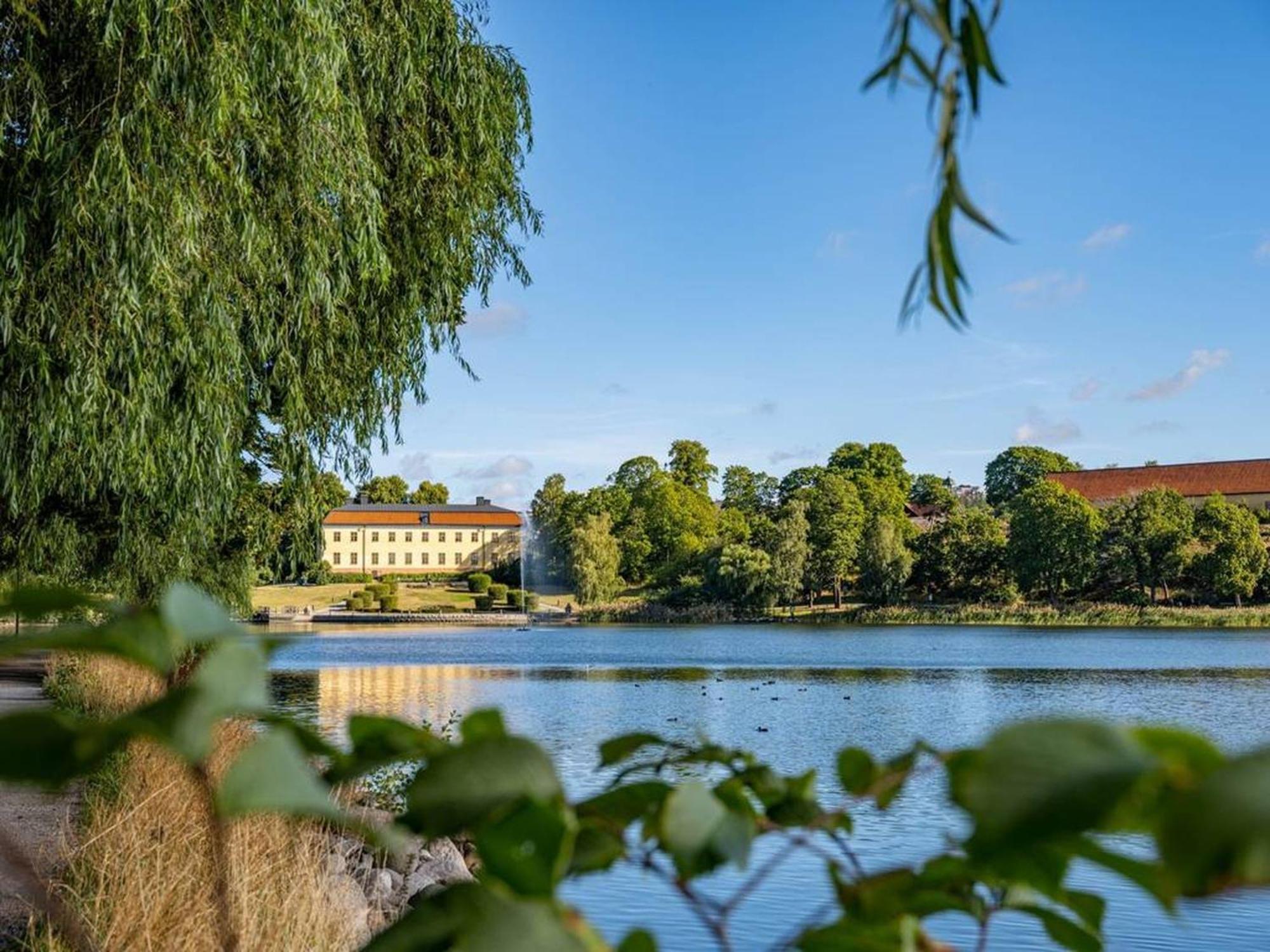 Charming Apartment In A Red House In Stockholm Bagian luar foto